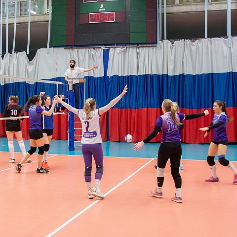 В ЮЗГУ продолжаются игры регионального турнира по волейболу 