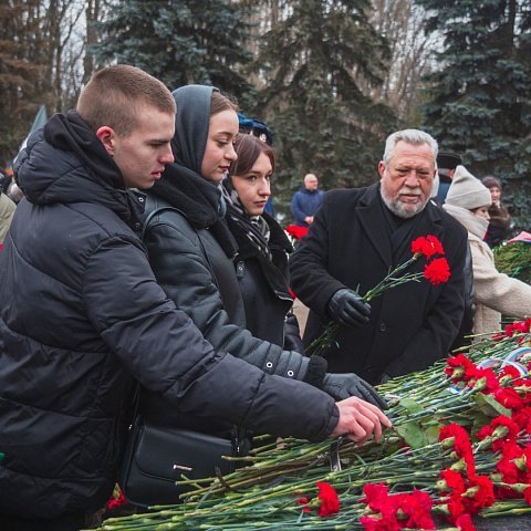 Представители ЮЗГУ почтили память освободителей Курска от немецко-фашистских захватчиков