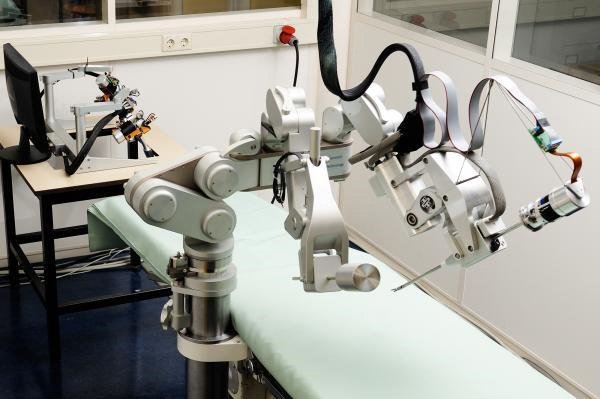 http://cache.gizmodo.com/assets/images/9/2010/09/surgery.jpg
