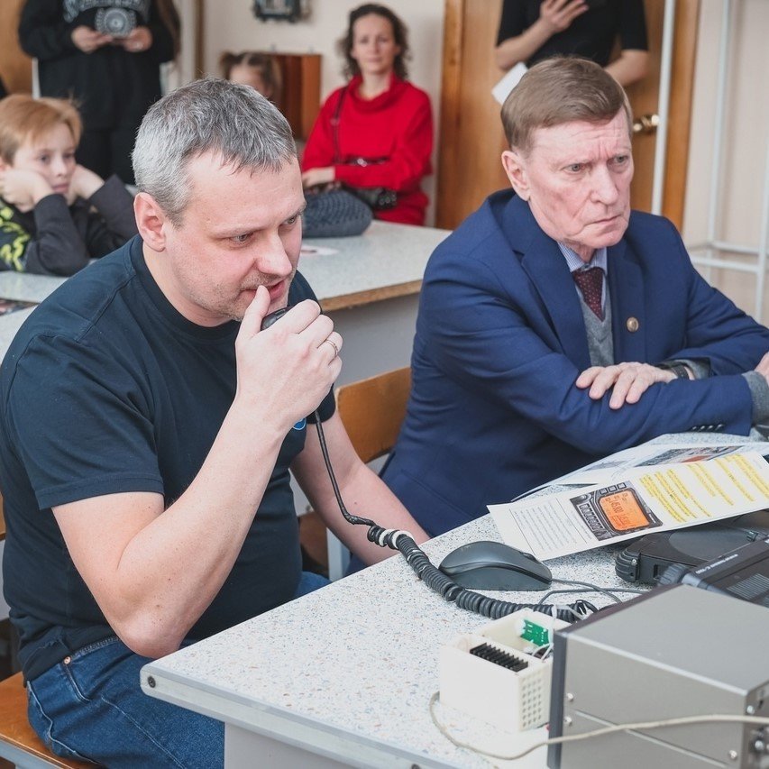 С Днем радиолюбителя 