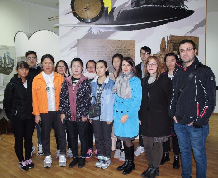 Студенты-иностранцы знакомятся с литературой Курского края