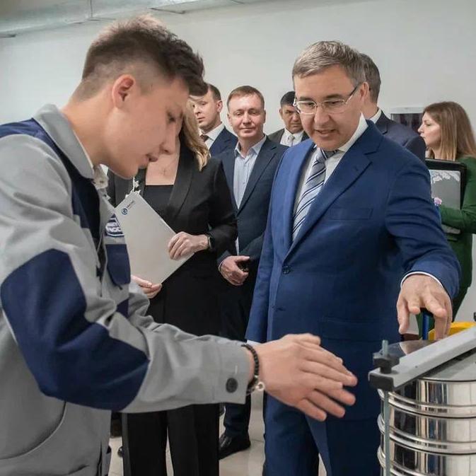 Дмитрий Чернышенко и Валерий Фальков поздравили аспирантов с профессиональным праздником