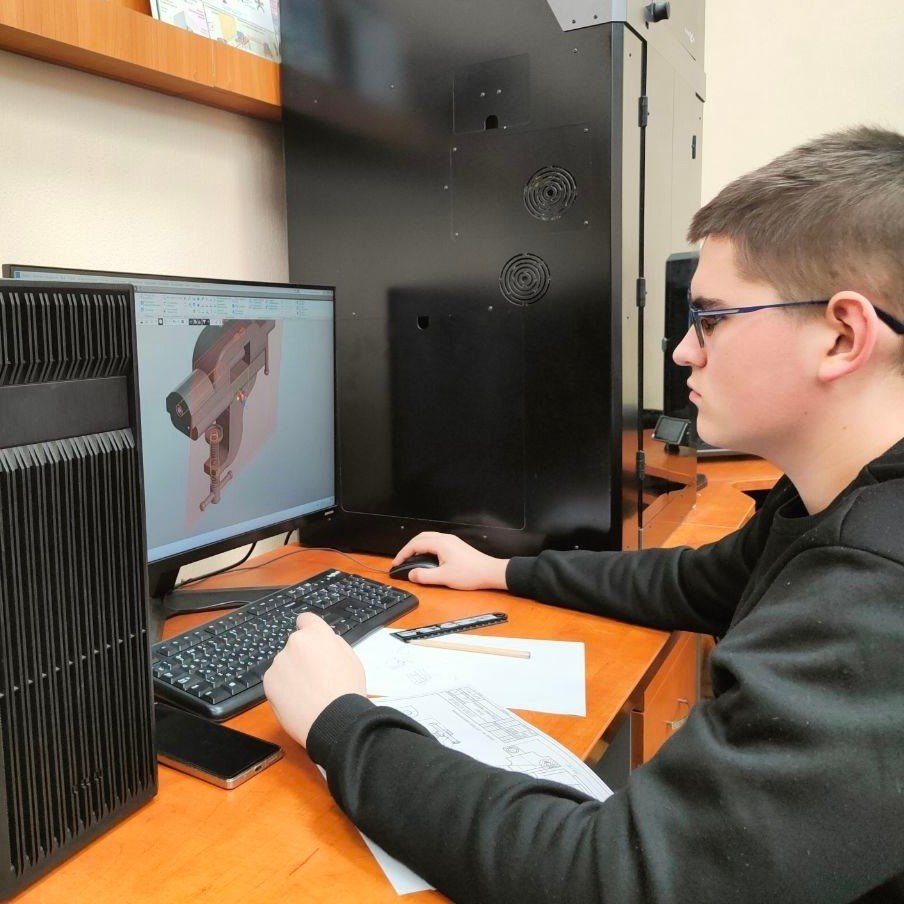 С праздником, наши 3D-мастера! 