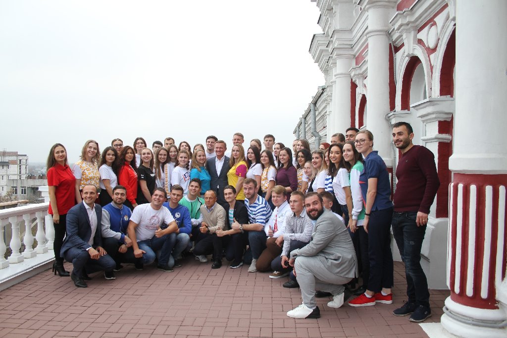 Губернатор Курской области встретился с активной молодежью региона