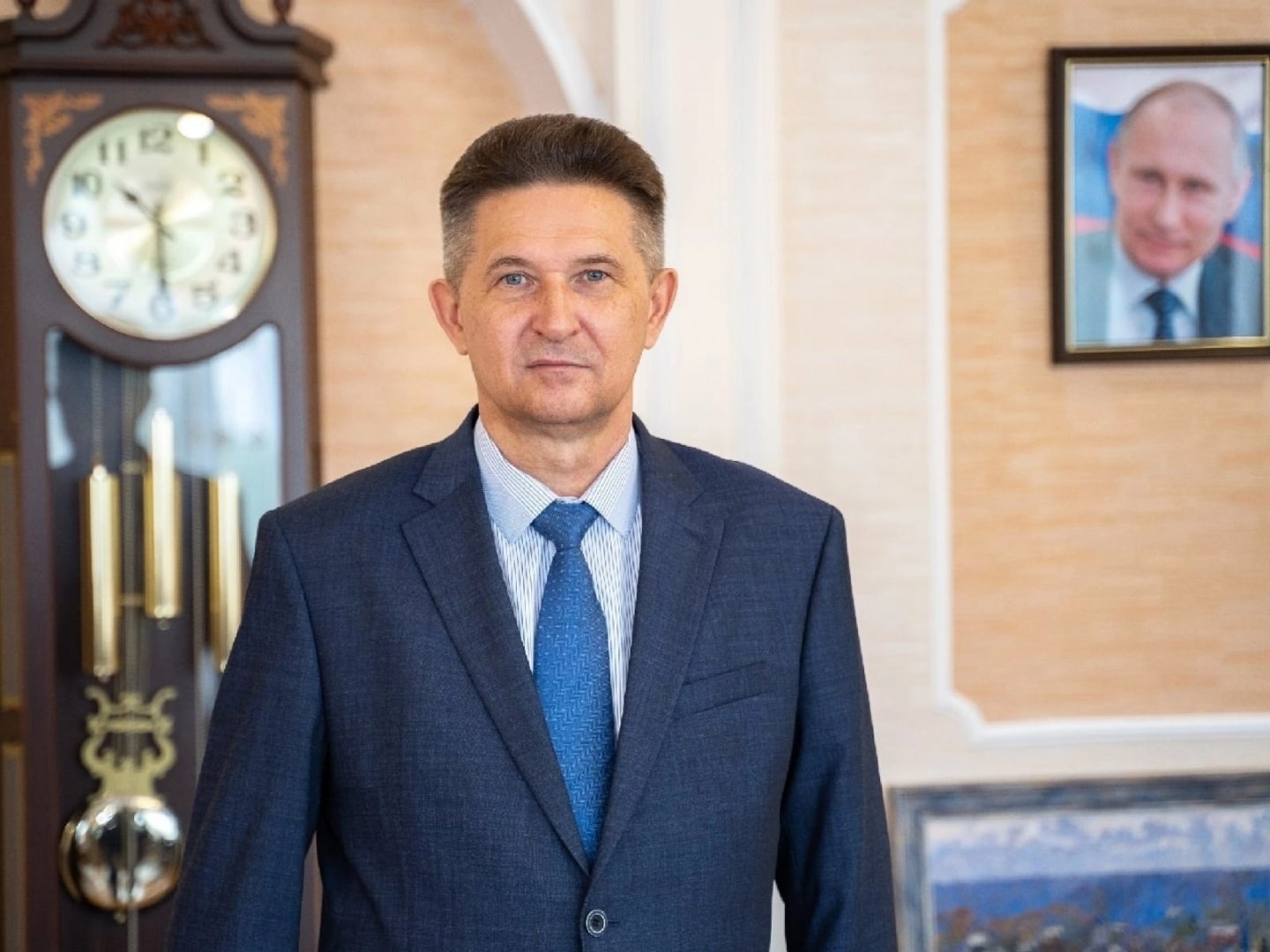 Поздравление ректора ЮЗГУ Сергея Емельянова с Днем России
