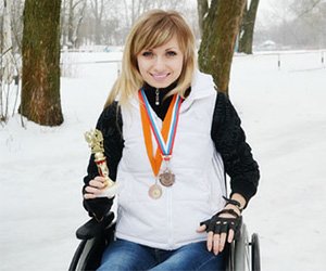 Спортсменка-колясочница начала испытания экзоскелета нижних конечностей для инвалидов