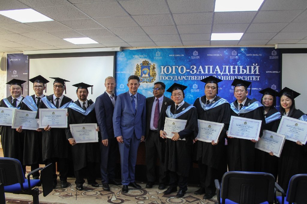 Студенты из Малайзии получили дипломы ЮЗГУ