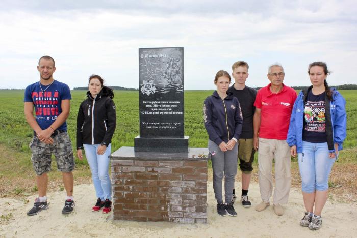 Студенты ЮЗГУ устанавливают памятники героям Курской битвы