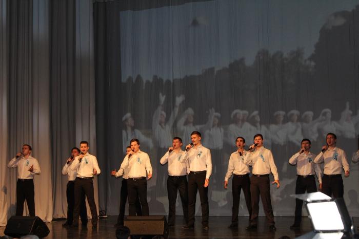 "Казачки" спели на концерте, посвященном 75-й годовщине освобождения Курска