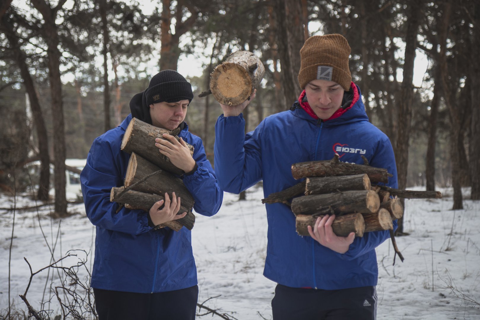 Студенты ЮЗГУ продолжают оказывать помощь в заготовке дров для СВО