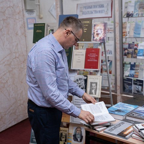 С Днем библиотек