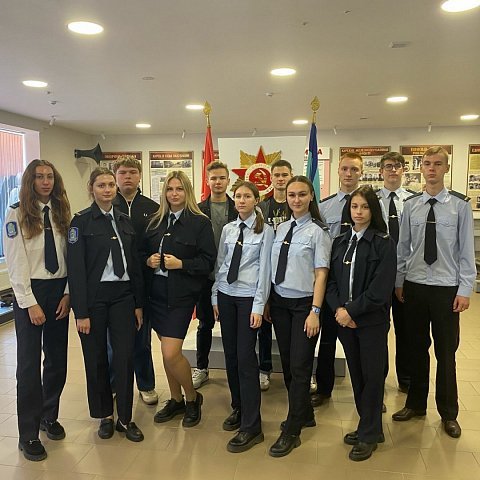 Студенты ЮЗГУ посетили выставку «Герои Курска и Донбасса» 