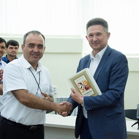 Энергетические компании Таджикистана выразили благодарность ректору ЮЗГУ