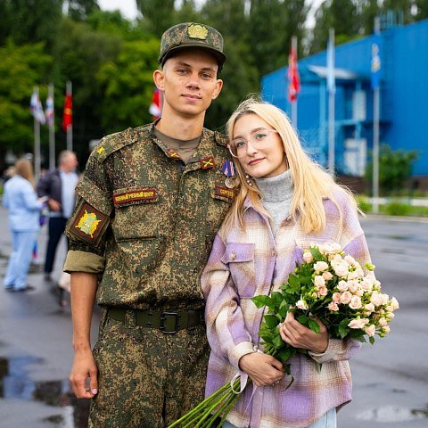 Признание в любви на плацу ЮЗГУ Признание в любви на плацу ЮЗГУ