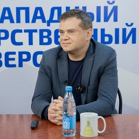 Поздравляем с Днем рождения Максима Владимировича Бобыря 