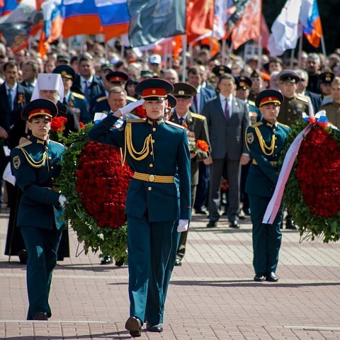 Губернатор Курской области Старовойт Р.В. поздравил с Днем Победы