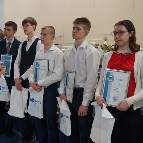 Представители ЮЗГУ поздравили победителей олимпиады группы компаний «Россети»