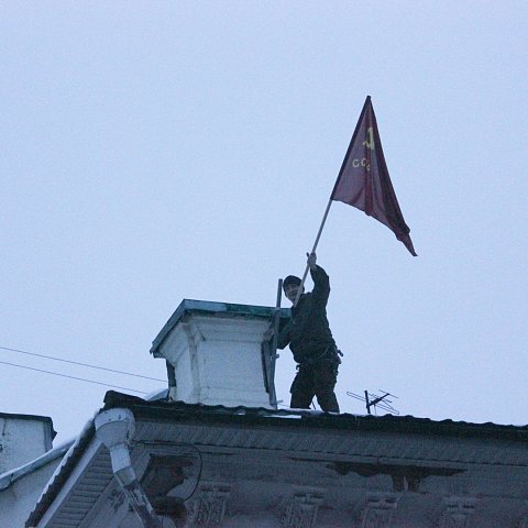 Выпускник ЮЗГУ установил Красное Знамя