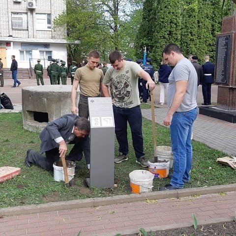  Представители ЮЗГУ провели субботник на Мемориальном комплексе Памяти павших