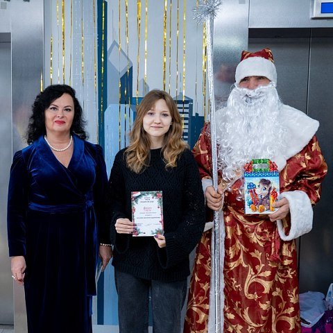 Новый год в произведениях декоративно-прикладного искусства студентов и школьников