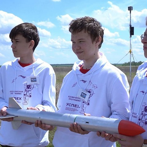 Курские школьники запустили собственные спутники | Сюжет