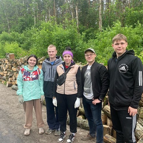 Студенты ЮЗГУ приняли участие в акции по заготовке дров для военнослужащих