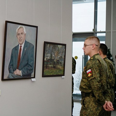 Курсанты военного учебного центра ЮЗГУ посетили художественную выставку