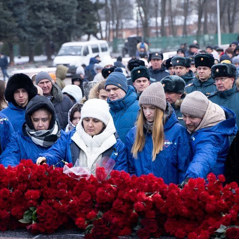 Студенты и сотрудники ЮЗГУ почтили память Героев-освободителей Курска