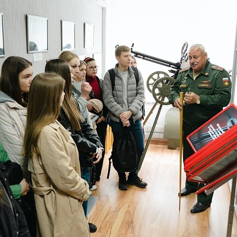 Студенты юридического факультета посетили военный учебный центр ЮЗГУ 