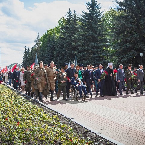 Представители ЮЗГУ во главе с ректором Емельяновым С.Г. почтили память советских воинов