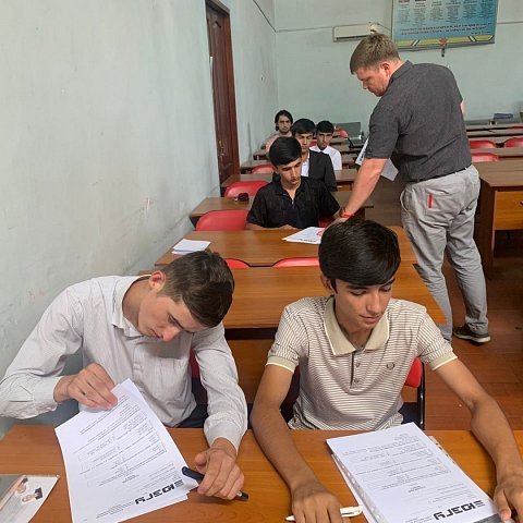 Абитуриенты из Узбекистана и Таджикистана готовятся к обучению в ЮЗГУ 
