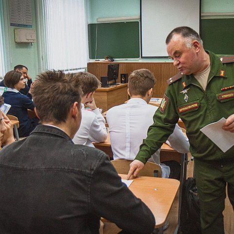 Школьники Курска узнали о деятельности военного учебного центра