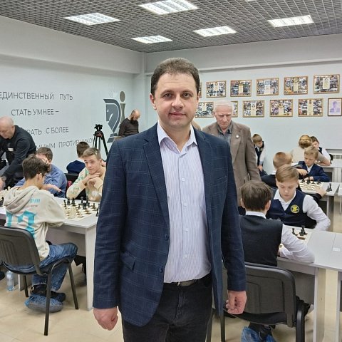 Алексей Шлеенко прокомментировал открытие нового шахматного клуба в Курске