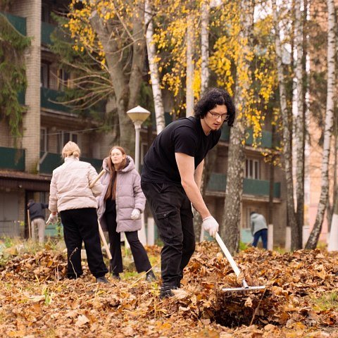 В ЮЗГУ продолжаются субботники