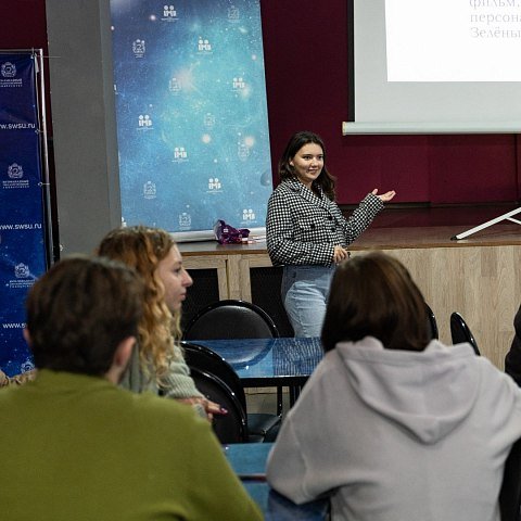 Волонтеры ЮЗГУ провели для детей из ПВР увлекательный мастер-класс