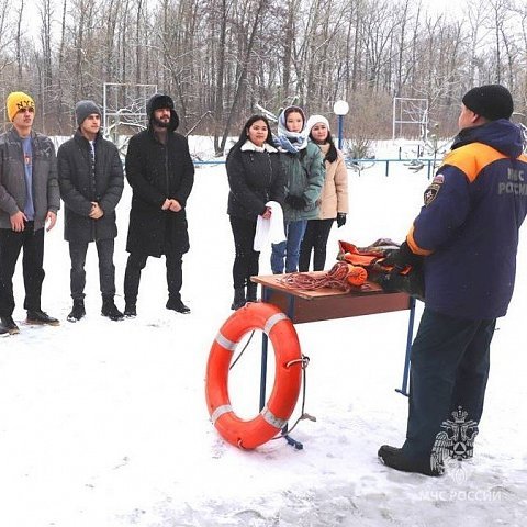 Иностранным студентам ЮЗГУ рассказали о безопасности на воде в зимний период