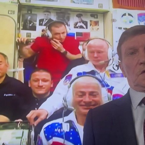 Сергей Самбуров поздравил курян с Днем космонавтики