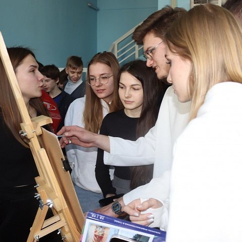 Студенты ЮЗГУ увидели Курск глазами художника 