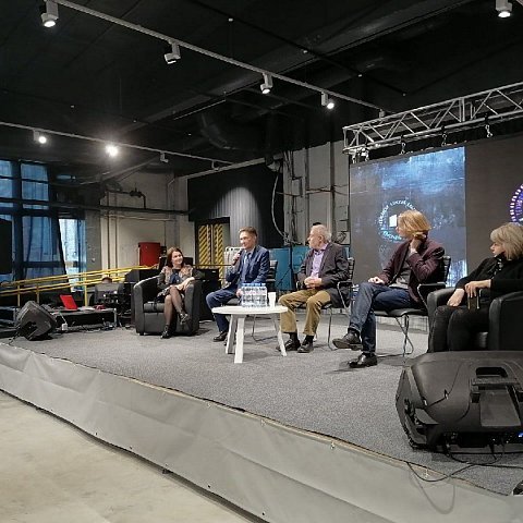 В Креативном кластере «ПОТОК» проходит панельная дискуссия, посвященная образовательно-культурной сфере Курской области