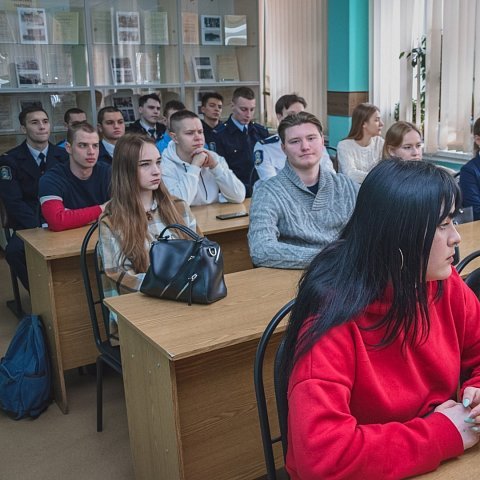 Студенты ЮЗГУ познакомились с архивными документами Красной Армии