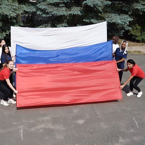 Иностранные студенты ЮЗГУ поздравляют с Днем России