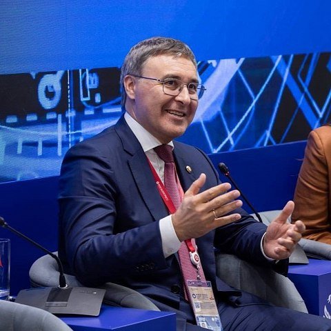 Глава Минобрнауки России провел встречу со студенческим медиацентром Глава Минобрнауки России провел встречу со студенческим медиацентром