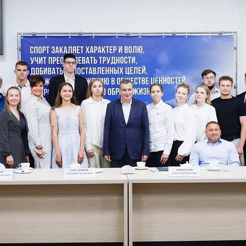 Студентка ЮЗГУ приняла участие во встрече с Александром Хинштейном Студентка ЮЗГУ приняла участие во встрече с Александром Хинштейном