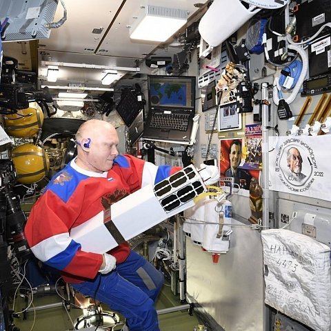 Почетный профессор ЮЗГУ готовится к выходу в открытый космос