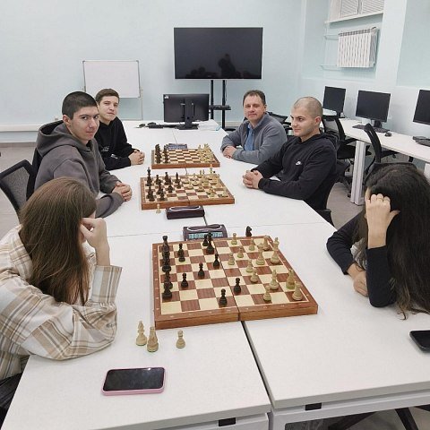 Сборная ЮЗГУ вновь отстаивала честь региона за шахматной доской Сборная ЮЗГУ вновь отстаивала честь региона за шахматной доской