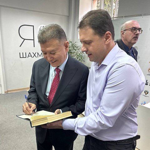 Для шахматного клуба ЮЗГУ: Удачи и Побед