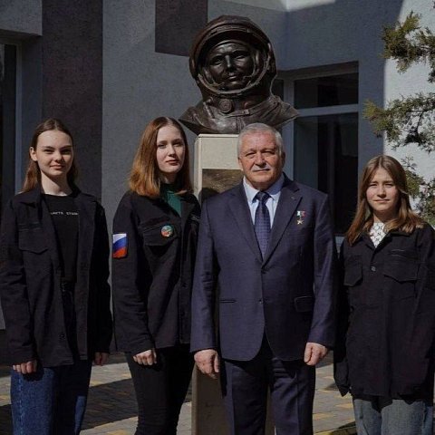 Почетный профессор ЮЗГУ принял участие в открытии памятника Юрию Гагарину в Мелитополе