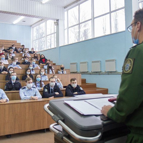 Студенты ЮЗГУ пообщались с военным следователем
