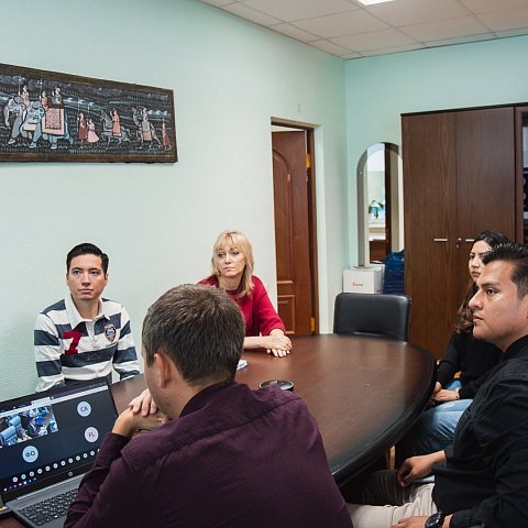 Студенты ЮЗГУ на собрании Группы дружбы «Эквадор-Россия»