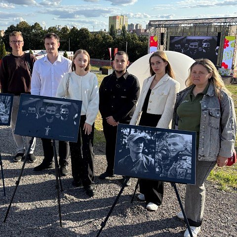 Студенты и сотрудники ЮЗГУ почтили память волонтеров Народного фронта Студенты и сотрудники ЮЗГУ почтили память волонтеров Народного фронта